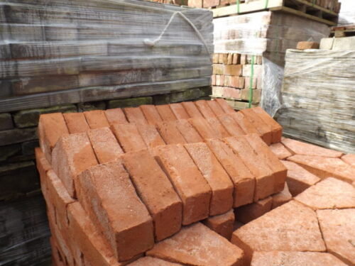 Shaped, coping & special Bricks